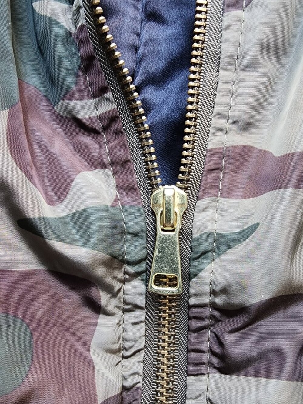EUC Women's XL Angel Kiss Cropped camo satin bomber jacket (juniors) - Picture 12 of 14